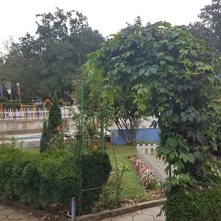 Park 1 2* كيتن